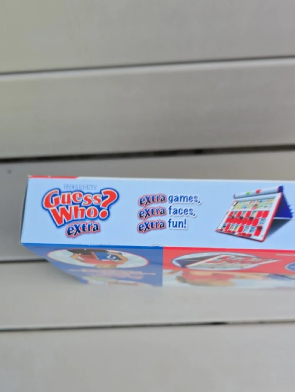 Hasbro Guess Who? Extra Electronic Game - Blue Frame with Red Panels